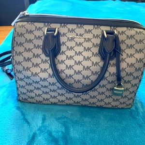 Michael Kors women purse